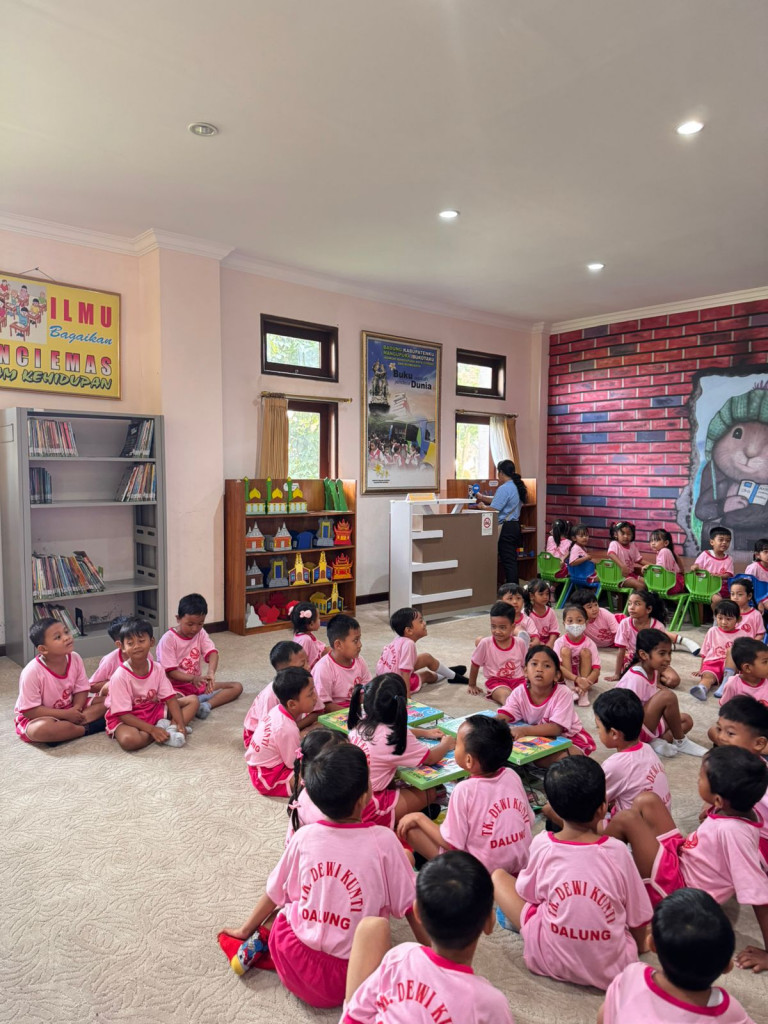 Kunjungan TK Dewi Kunti II Dalung  ke Perpustakaan Sastramangutama Kabupaten Badung 